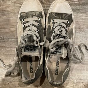 Low top converse sneakers